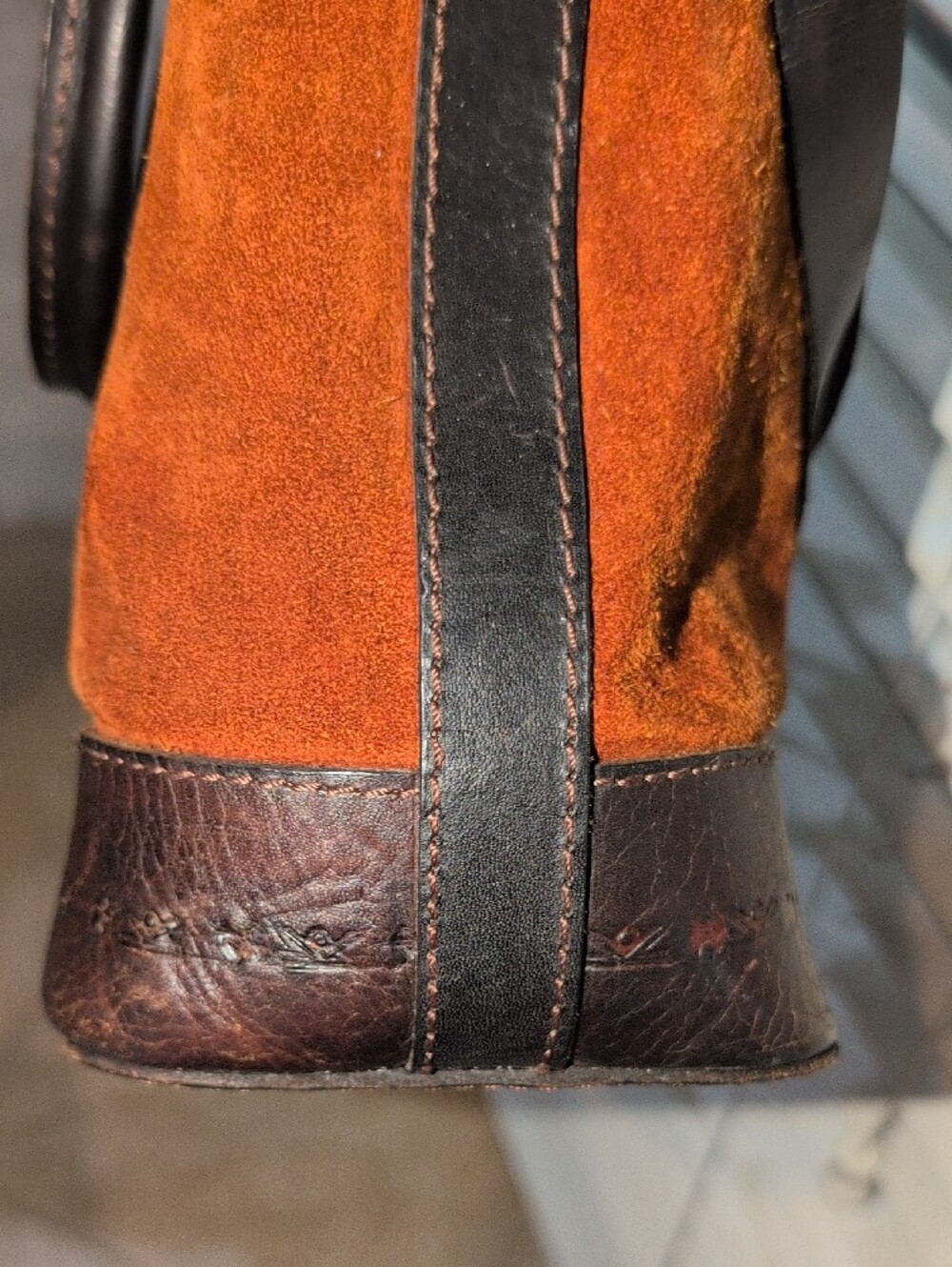 Manta Medallion Cinch Bucket Bag - Vintage - Picture 12 of 14